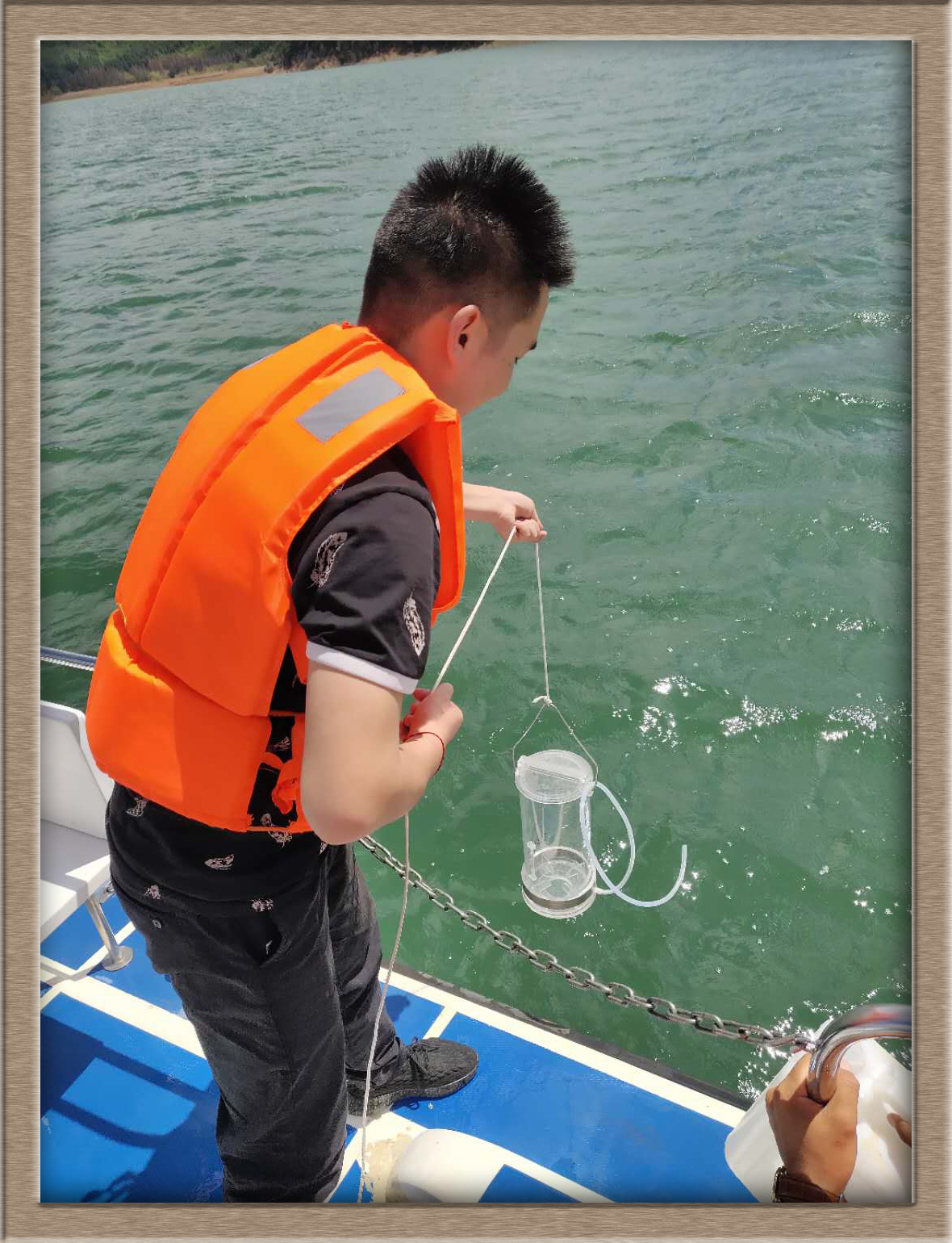 三等獎(jiǎng)14拍攝地點(diǎn)：滇池，內(nèi)容：勞動(dòng)者光彩（楊慧勤）700.jpg
